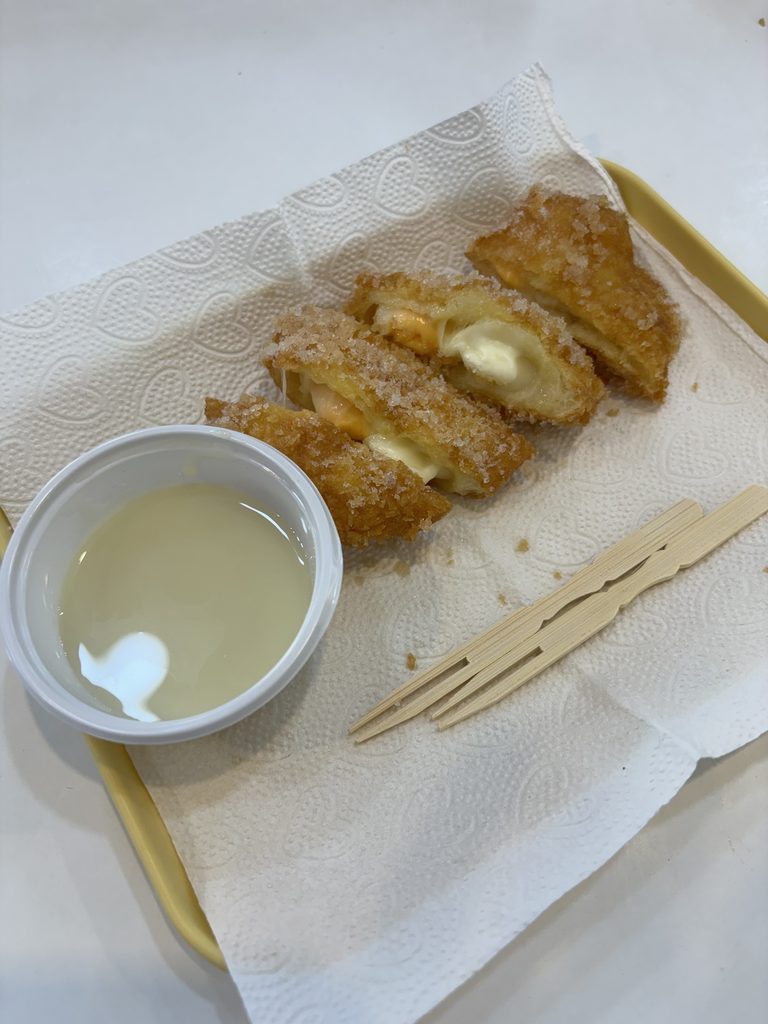 Cheese and red bean doughnuts from Norang Gorae in Yeosu
